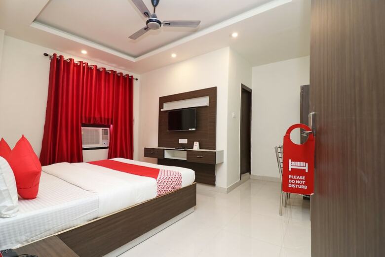 Hotel Oyo 18848 Paradise Inn