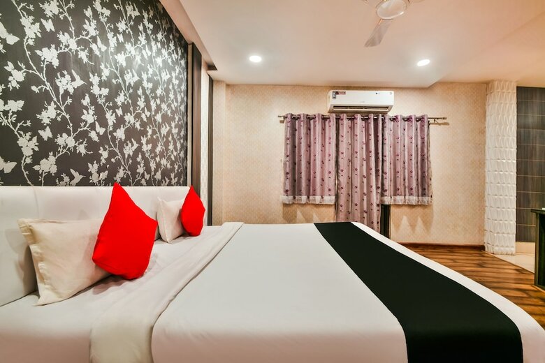 Capital O 39418 Hotel Harsh Deep