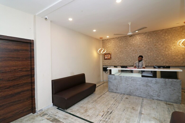 Hotel Oyo 23639 Krishna Plaza