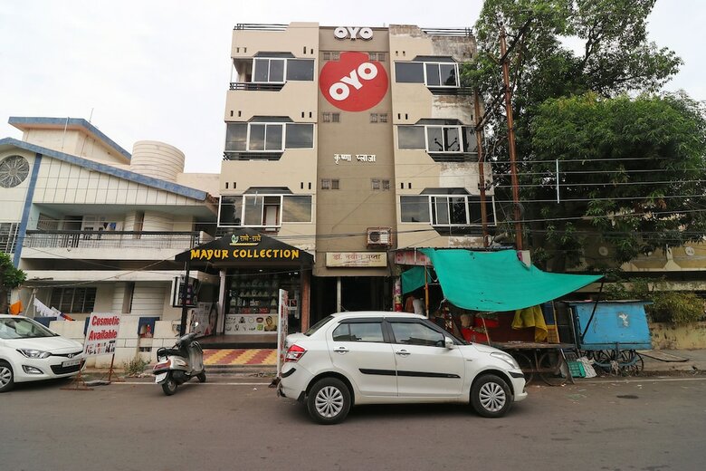 Hotel Oyo 23639 Krishna Plaza