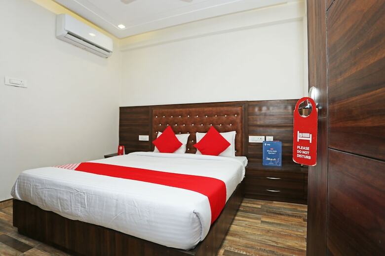 Hotel Oyo 28614 Bless Inn