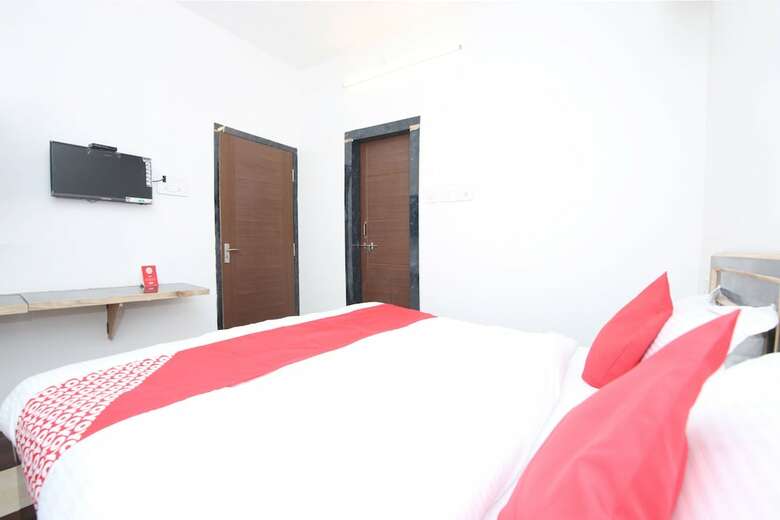 Oyo 26738 Hotel Supreet