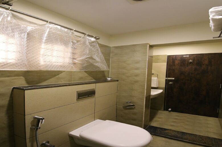 Hotel Oyo 28093 Royal Sand
