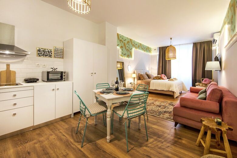 Exquisite Apartment In Athens' Center