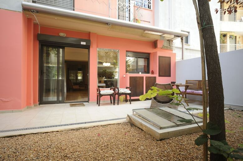 Koukaki Garden Escape Child Friendly Apartment