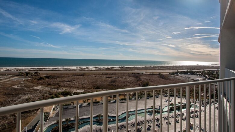 Luxurious Three Bedroom Unit - Unit Crd1011