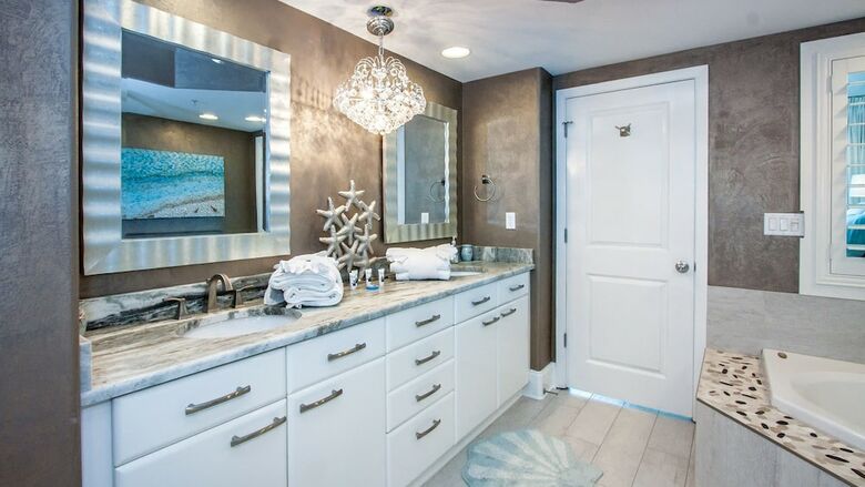 Private Balcony With Stunning Views - Unit Crb1116