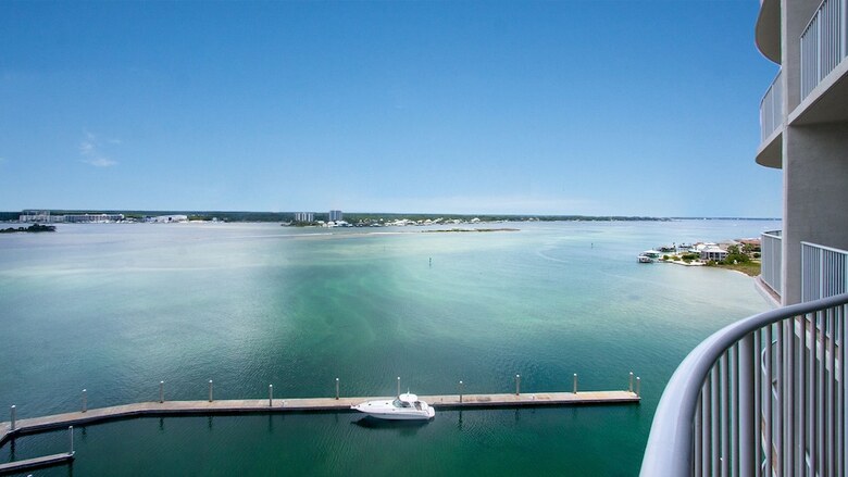 Beautiful Three Bedroom Unit With Unobstructed Views - Unit Crd1103