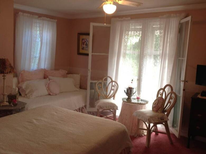 Bed & Breakfast Walden Inn And Suites