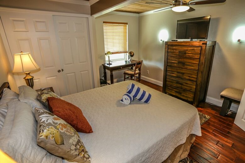 141 Coconut Dr. - M