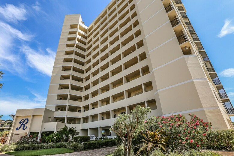 Riviera Club 204