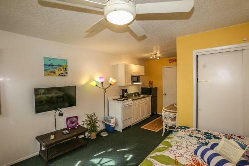 5583 Estero Blvd Iguana Mama's Beach House