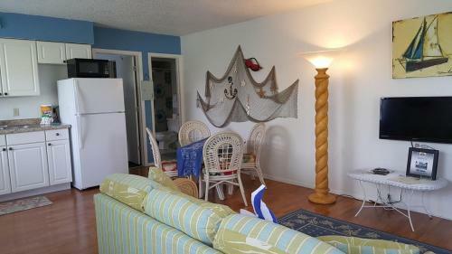 5583 Estero Blvd Iguana Mama's Beach House