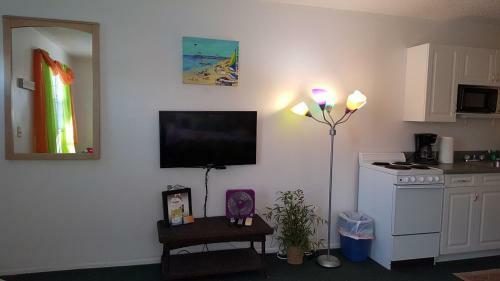 5583 Estero Blvd Iguana Mama's Beach House