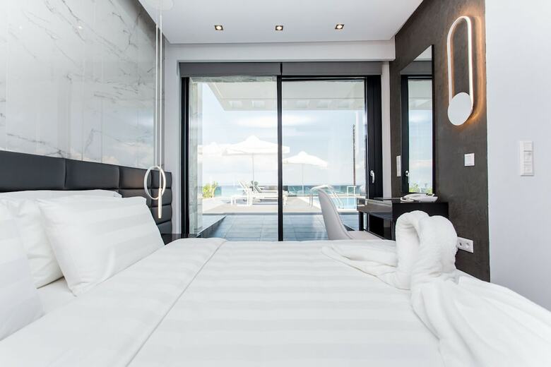 Hotel Crystal Villas & Suites