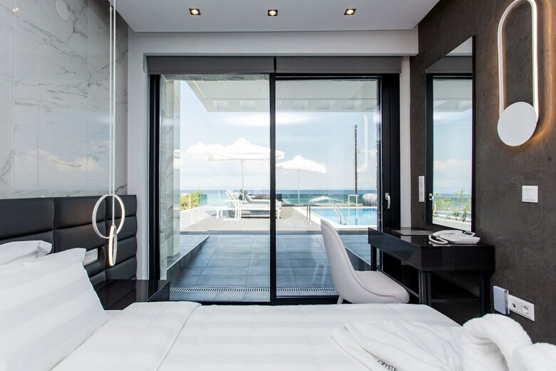 Hotel Crystal Villas & Suites