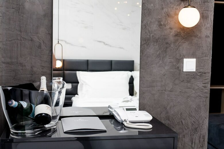Hotel Crystal Villas & Suites