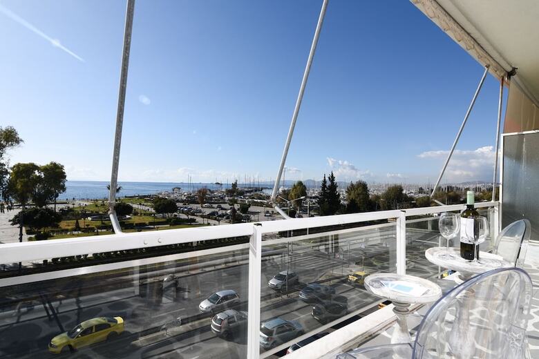 142m� Homm Bright Alimos Apartment With Marina View