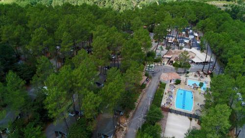 Village De Chalets Camping Bois Simonet
