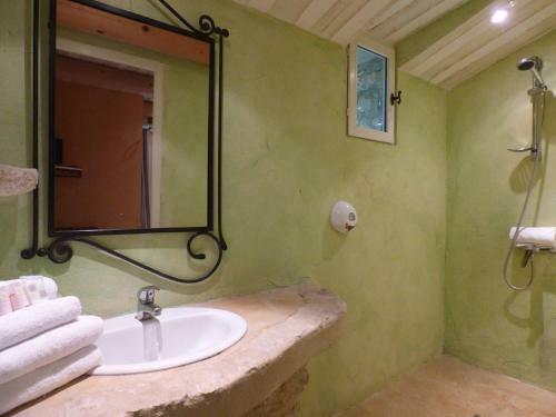 Hotel H�tel Lou Cale� Restaurant Le Rocher Des Abeilles