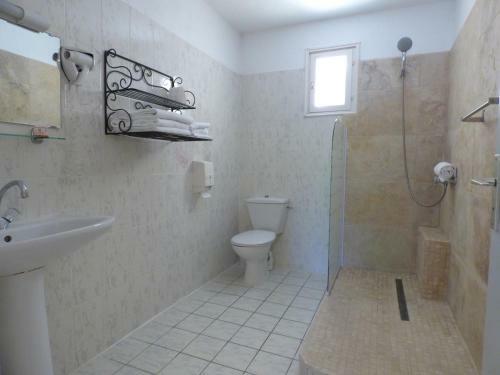 Hotel H�tel Lou Cale� Restaurant Le Rocher Des Abeilles