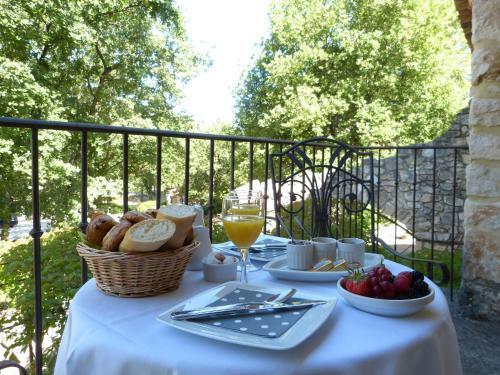 Hotel H�tel Lou Cale� Restaurant Le Rocher Des Abeilles