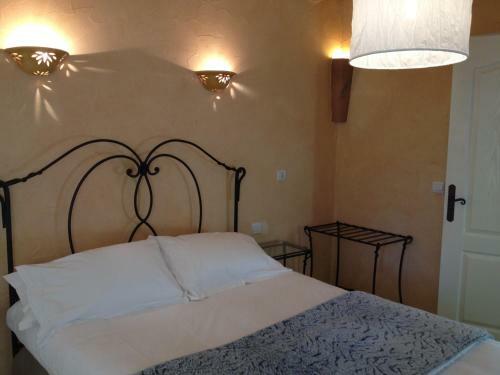 Hotel H�tel Lou Cale� Restaurant Le Rocher Des Abeilles