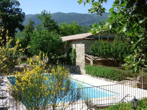 Hotel H�tel Lou Cale� Restaurant Le Rocher Des Abeilles