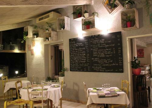 Hotel H�tel Lou Cale� Restaurant Le Rocher Des Abeilles
