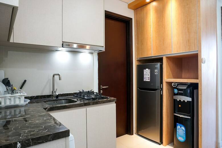 Cozy 1br At Puri Mansion Apartment