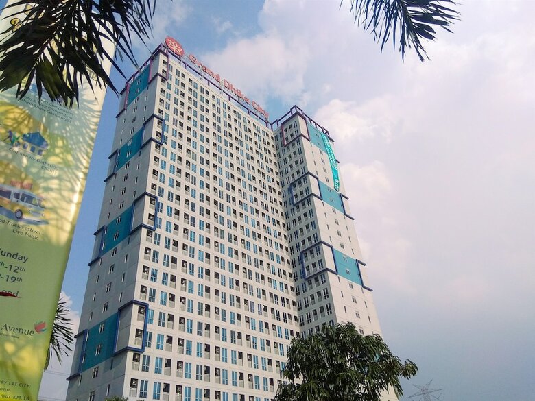 Pool View Grand Dhika City Studio Apartment