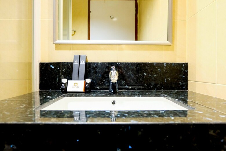 Spacious And Homey 3br Poins Square Apartment