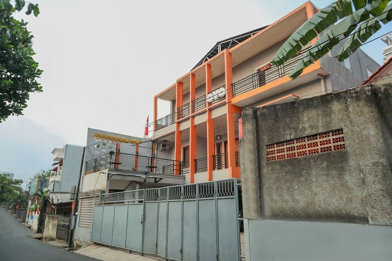 Hotel Oyo 1317 Pinnus Residence Syariah