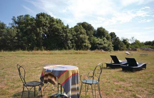 Holiday Home Le Tilleuil Du Bois De Poussel