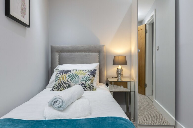Deluxe Riverview Apartment