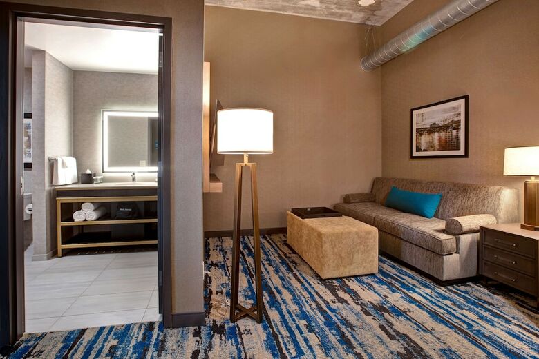Hotel Embassy Suites By Hilton Rockford Riverfront