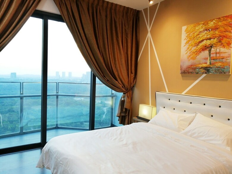 Almas Suites Puteri Harbour Hello Kitty