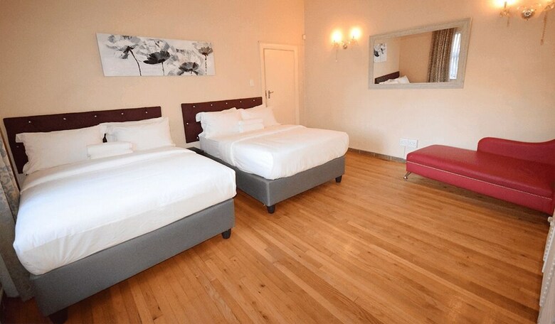 Hotel Lacasa Bellville Guesthouse