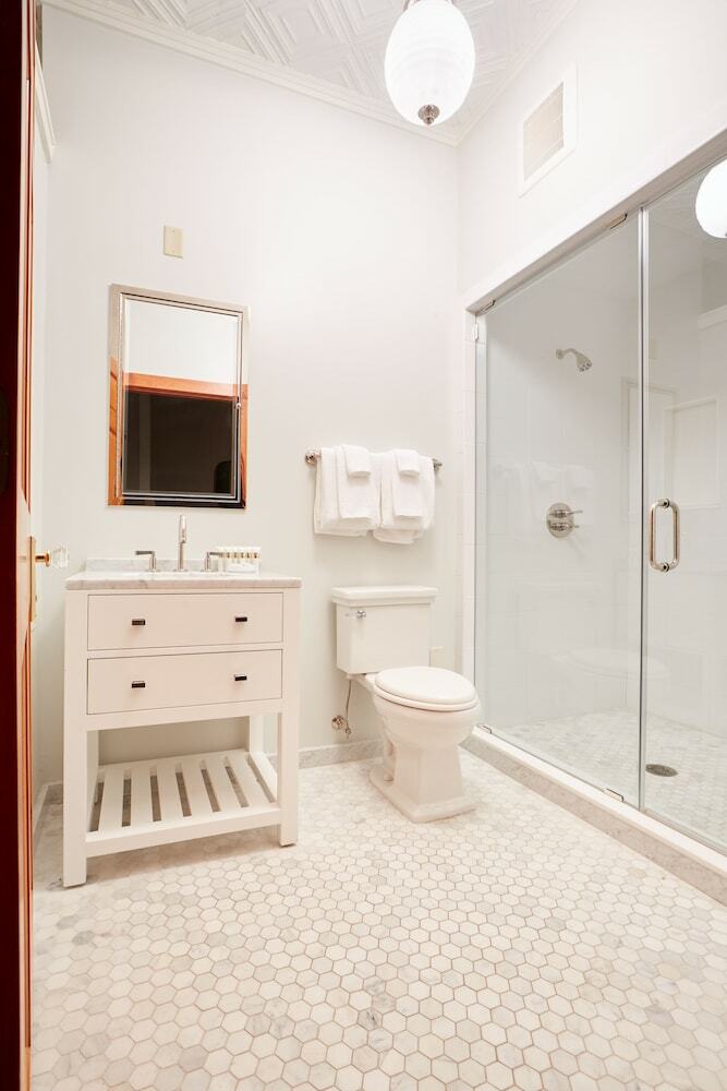 Sonder - Congress Apartments