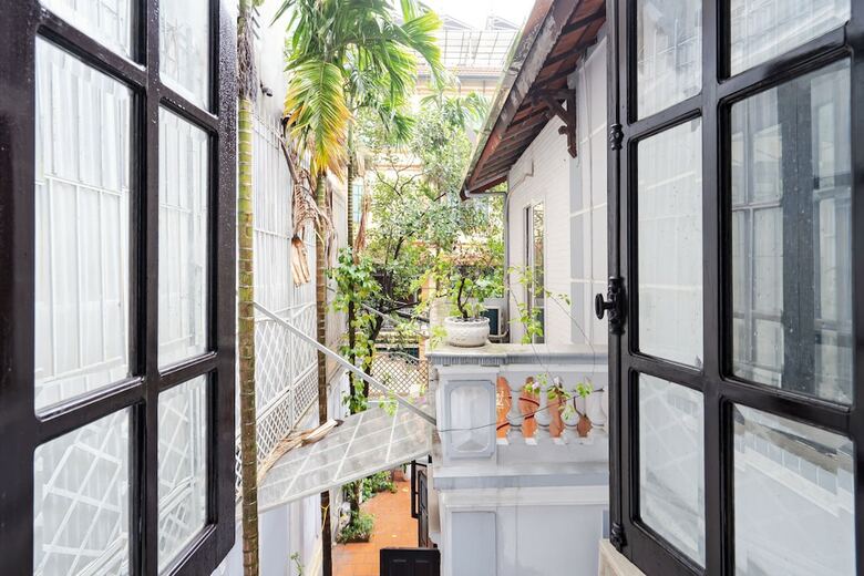 Hotel Floriane Cafe And Stay