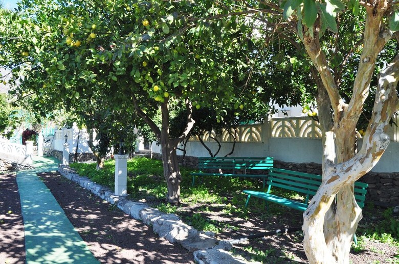 Aparthotel Finca Tom�s Y Puri