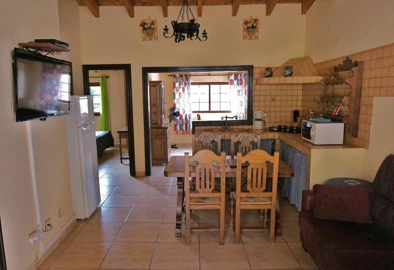 Aparthotel Finca Tom�s Y Puri