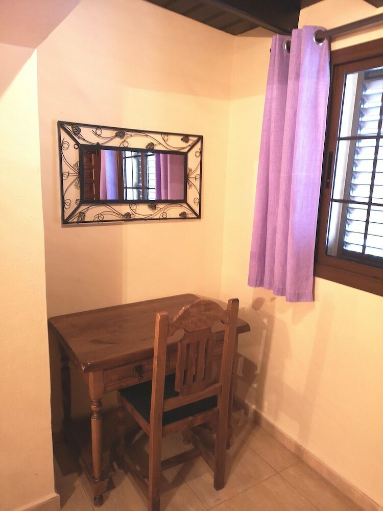 Aparthotel Finca Tom�s Y Puri