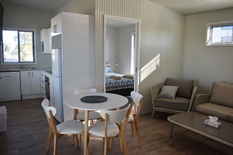 Hotel Bega Caravan Park