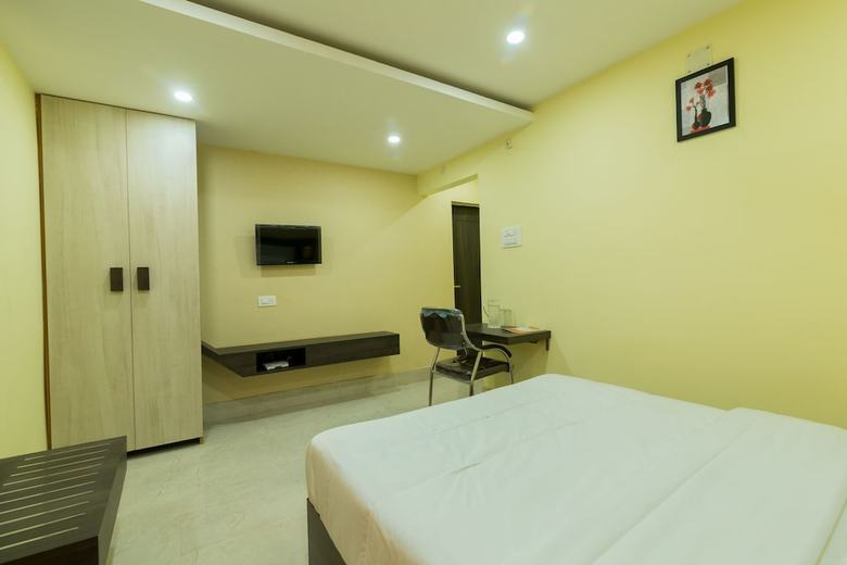 Hotel L N International