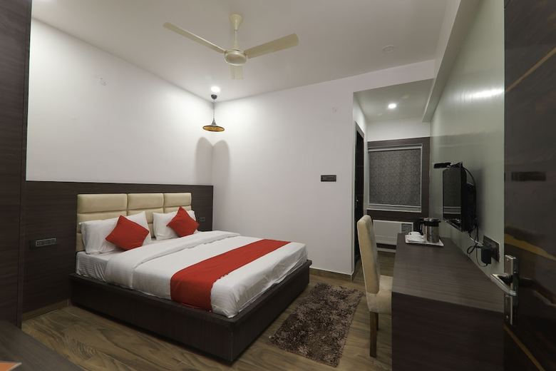 Hotel L N International