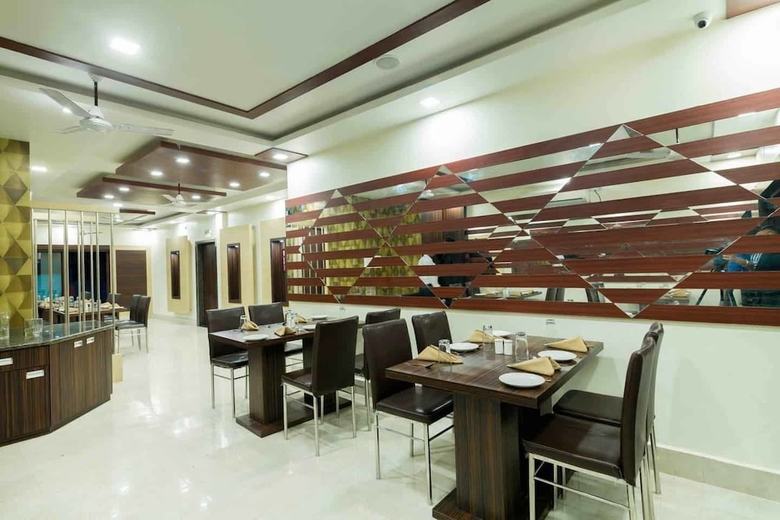 Hotel L N International