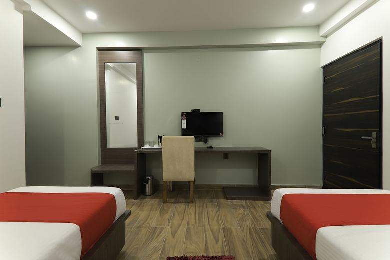 Hotel L N International