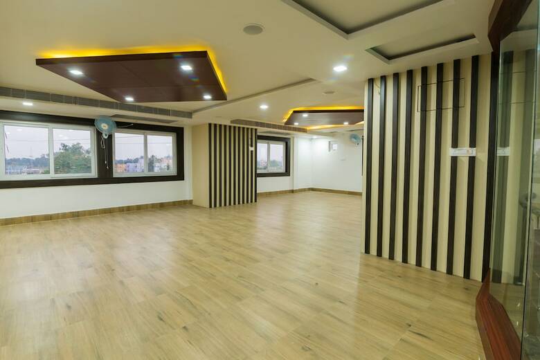 Hotel L N International