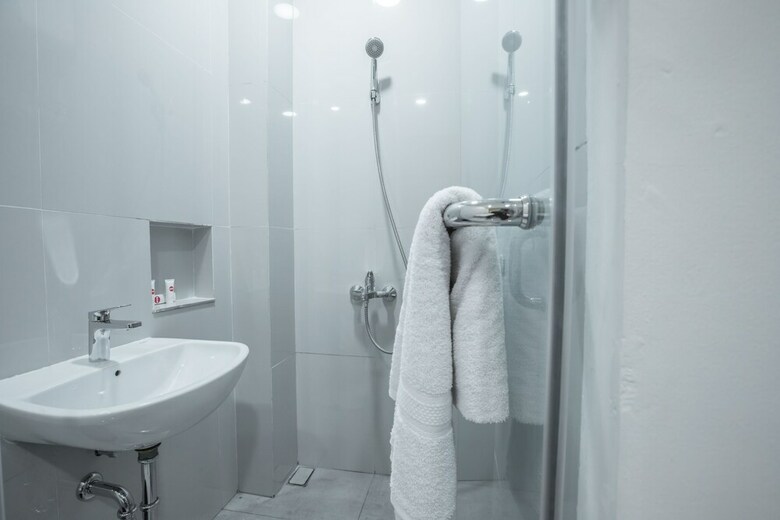 Hotel Oyo 1487 Residence Khoe